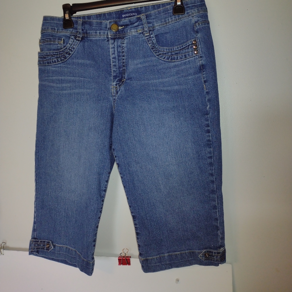 Bandolino Women's Capris Size 8 Jeweled Pocket and Leg.